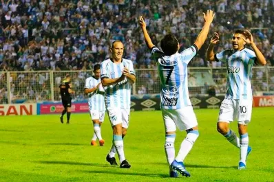 Un gol del Pulga en Atlético quedó en el podio de los 10 mejores goles de la Superliga