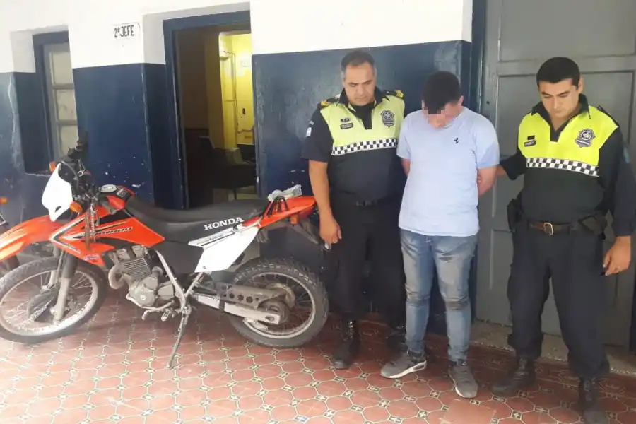 Un asaltante le pegó un tiro en la pierna y se salvó por tener el celular en el bolsillo