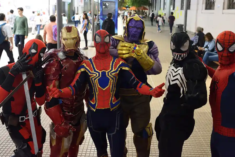 Superhéroes en crisis: la calle, peligrosa, no rinde como antes