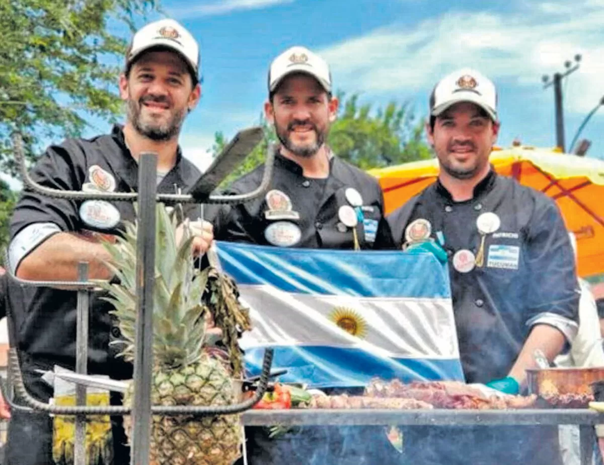 ASADORES. Los hermanos Conta participaron del Mundial del Asado en Chile y ahora organizan el BBQTuc.