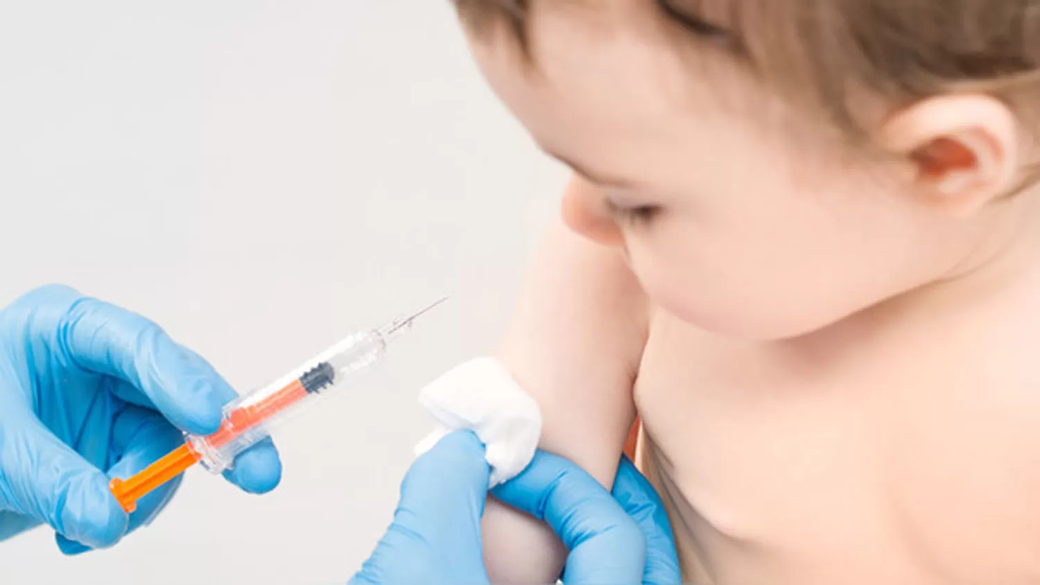 Incumplir el calendario de vacunación es una amenaza para la población