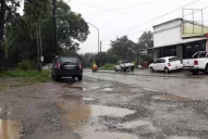 Calles rotas y desorden vehicular frente a una citícola