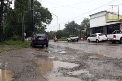 Calles rotas y desorden vehicular frente a una citícola