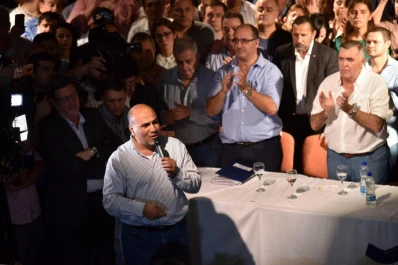 Manzur asumió; habló de leales y pasó lista