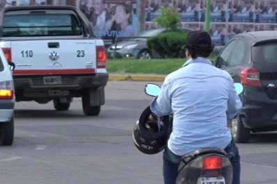 Video: ¿Por qué los tucumanos eligen cuidar el codo antes que la cabeza?