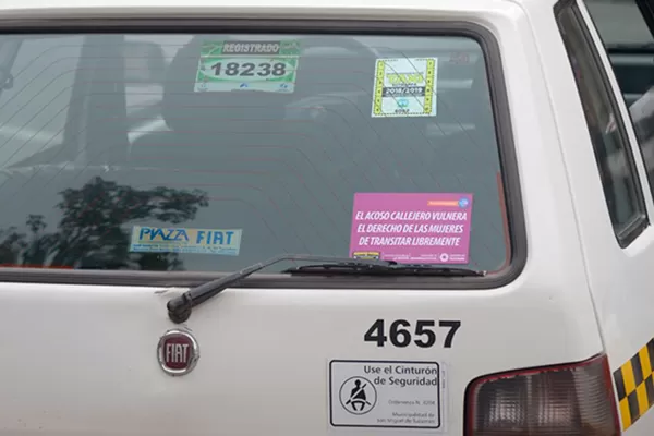 Este taxi es un espacio libre de acoso callejero, dirán los taxistas en Tucumán