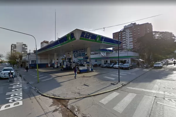 Video: empleadas de una estación de servicio atraparon a un ladrón