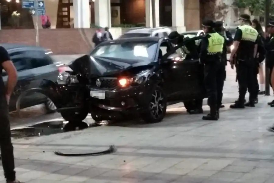 ACCIDENTE. Ocurrió en plaza Urquiza, esta mañana. 