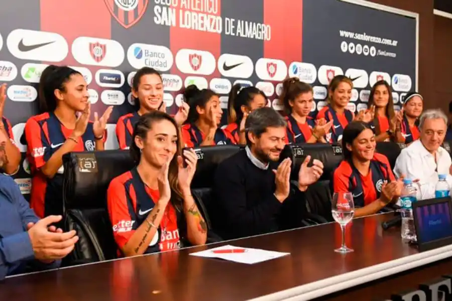 San Lorenzo, histórico: es el primer club argentino en oficializar contratos del fútbol femenino