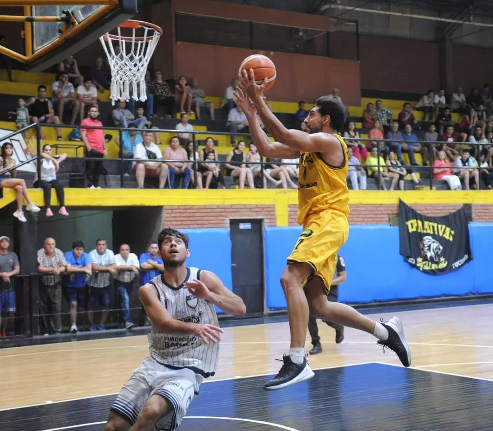 EL ÚLTIMO EN CELEBRAR. Talleres de Tafí Viejo es el bicampeón vigente del básquet tucumano. la gaceta / foto de hector peralta (archivo)