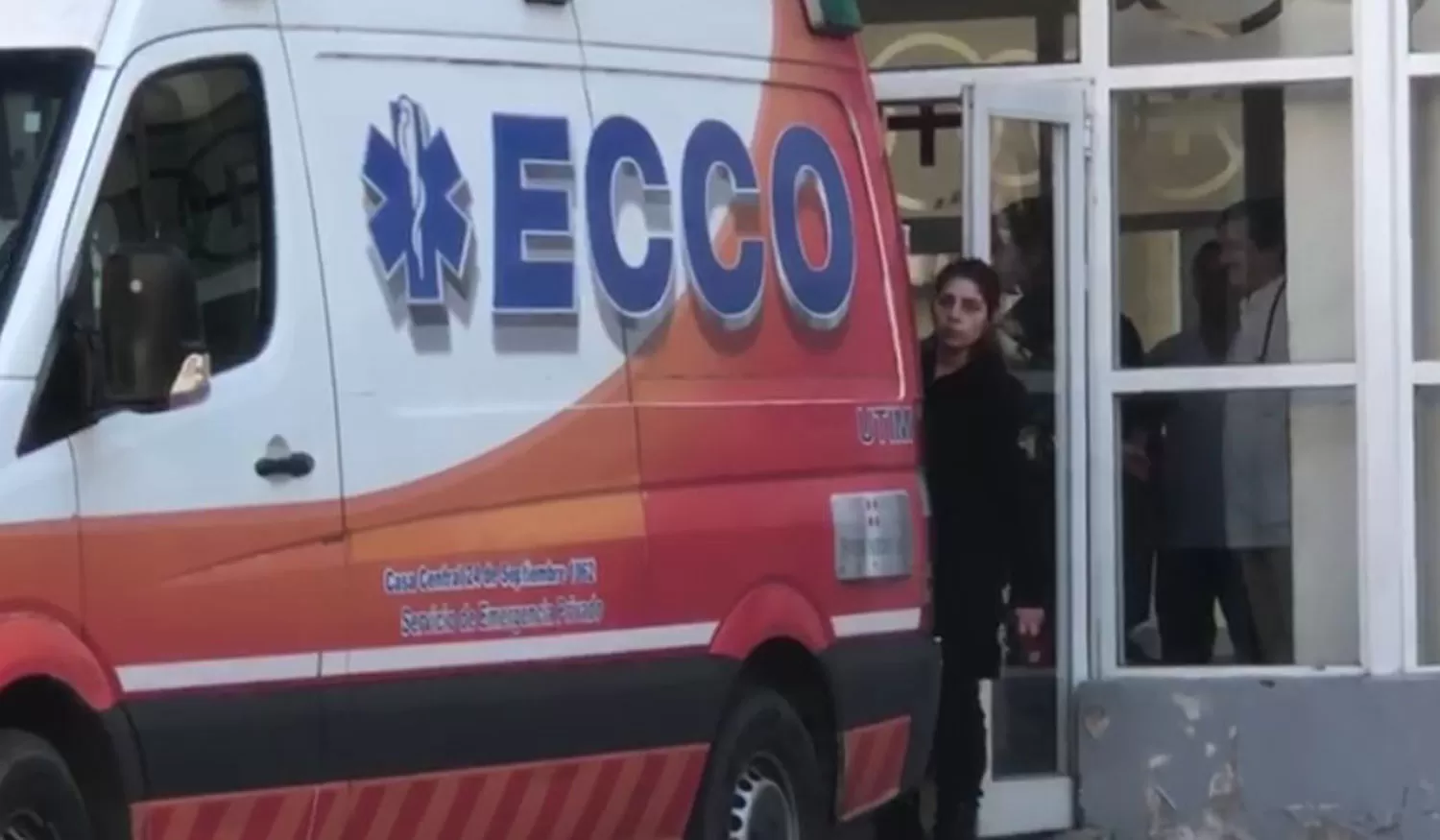 HOSPITAL PADILLA. Una ambulancia de la empresa ECCO trasladó a Denis al aeropuerto.