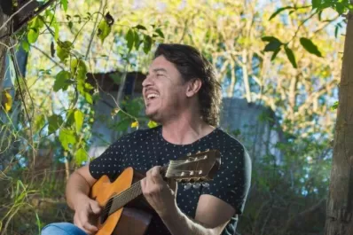 Christian Herrera extiende su mano