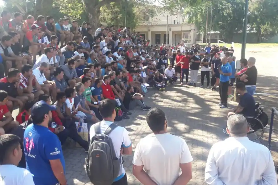 La URT y la UAR brindan una capacitación para entrenadores tucumanos