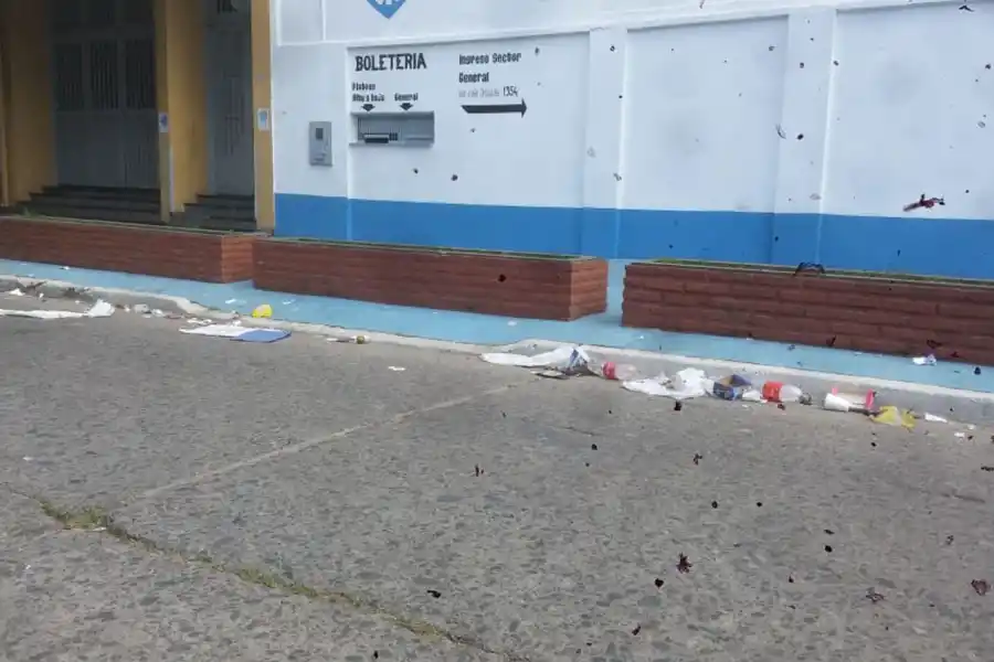 Conductor imprudente pone en riesgo la vida de quienes transporta