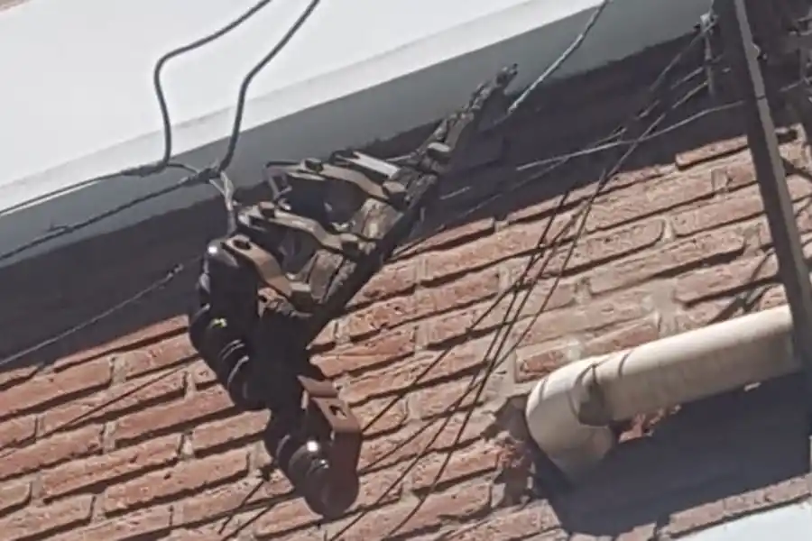 Conductor imprudente pone en riesgo la vida de quienes transporta