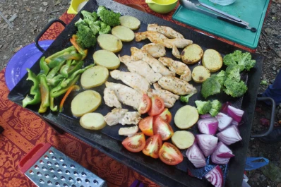 Hoy, en Cocinando con Maxi: pollo al picante con verduras