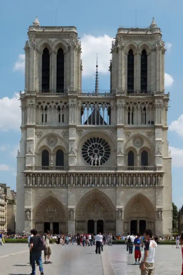 Un monumento emblemático de 800 años que estaba siendo restaurado