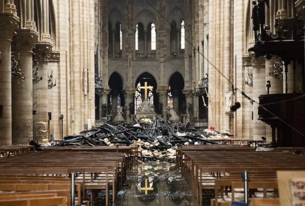 La famosa roseta de Notre Dame se salvó, pero las llamas dañaron invaluables obras de arte