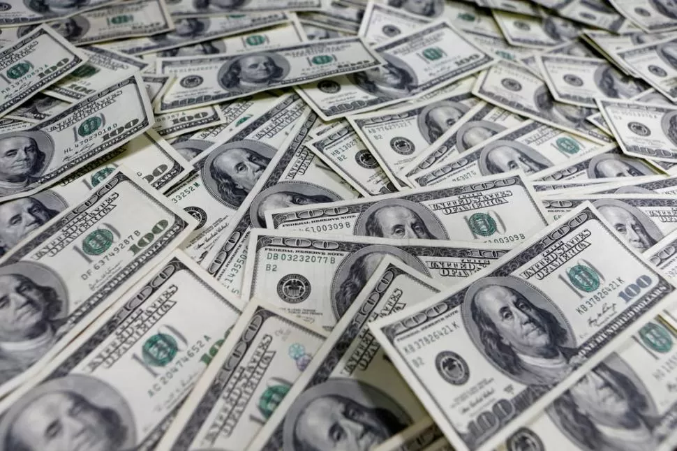 OPERATORIA. El Tesoro arrancó con el esquema de subastas diarias por U$S 60 millones. Reuters