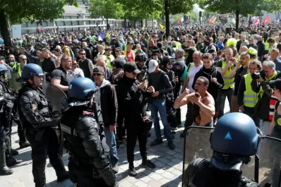 Al menos 70 detenidos tras una nueva jornada de manifestaciones de los chalecos amarillos en París