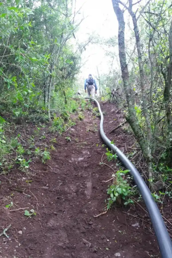 La UNT halló en sus terrenos caños para llevar agua a un country