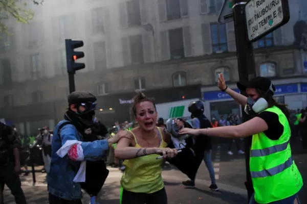 París continúa convulsionada por los disturbios