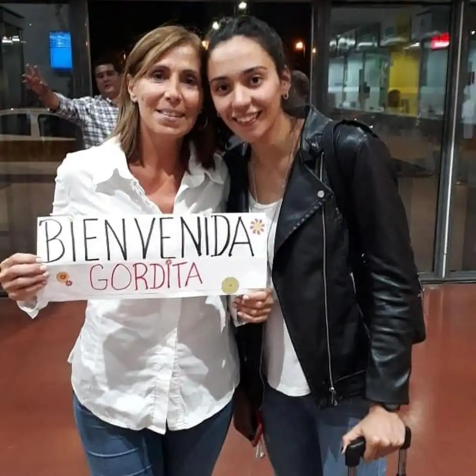 LOS NÚÑEZ. Todos listos para degustar la humita en familia.  credito xxxxxxxx 