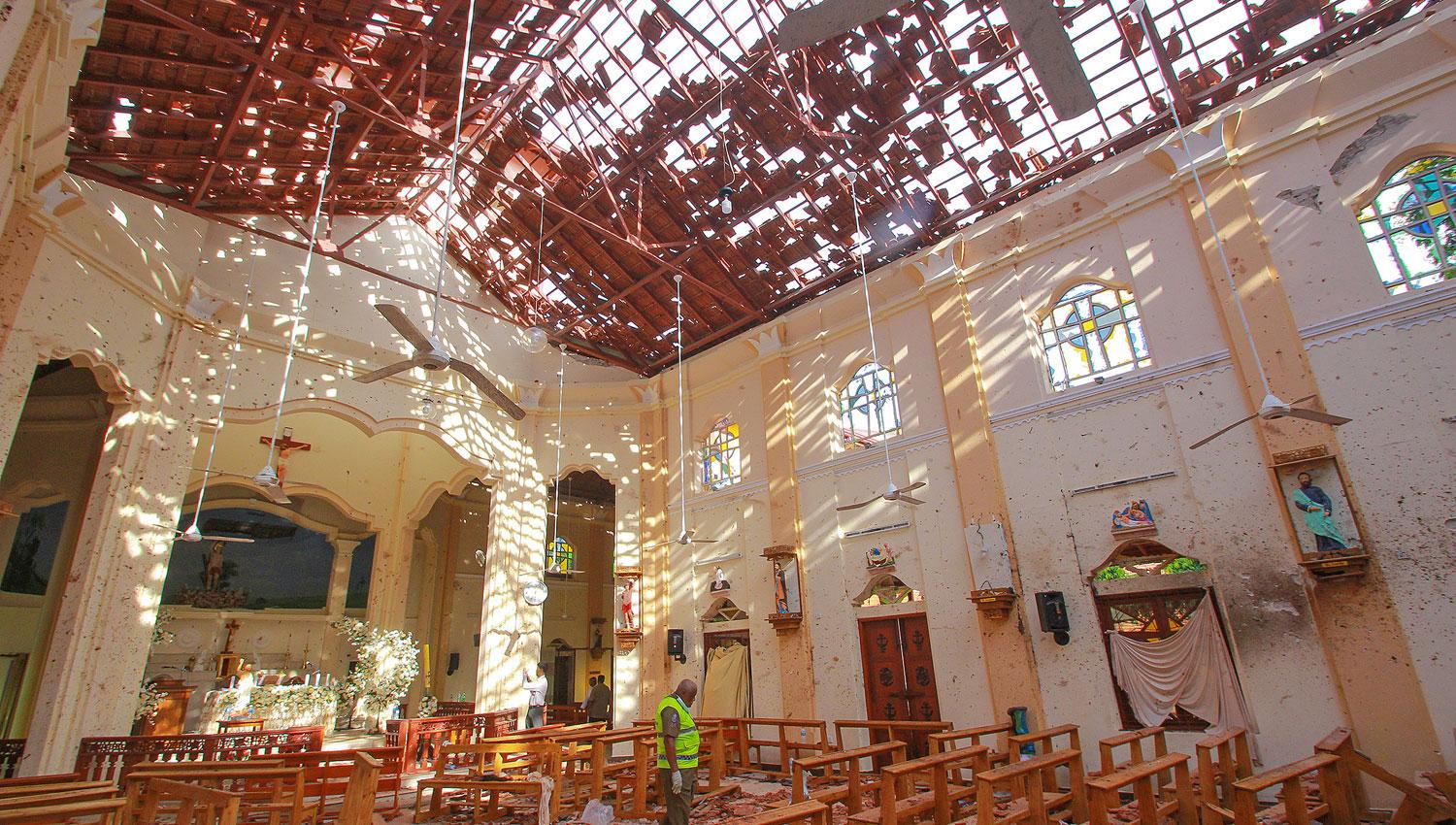 DESTRUIDA. Una iglesia en Negombo sufrió daños en toda su estructura durante el ataque.