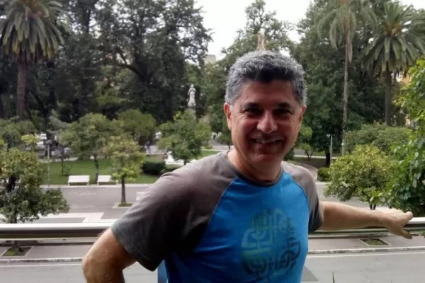 Con Borges y la física, Alberto Rojo compone sus chacareras