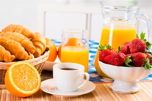 Científicos descubrieron que desayunar reduce el riesgo de muerte