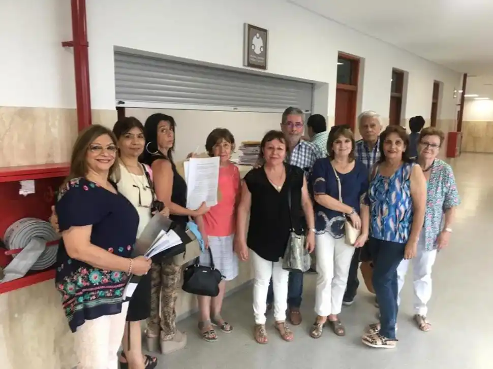 LOS DENUNCIANTES. Un grupo de adquirentes de inmuebles de Barenbreuker en la Sala VI de la Cámara Penal.  