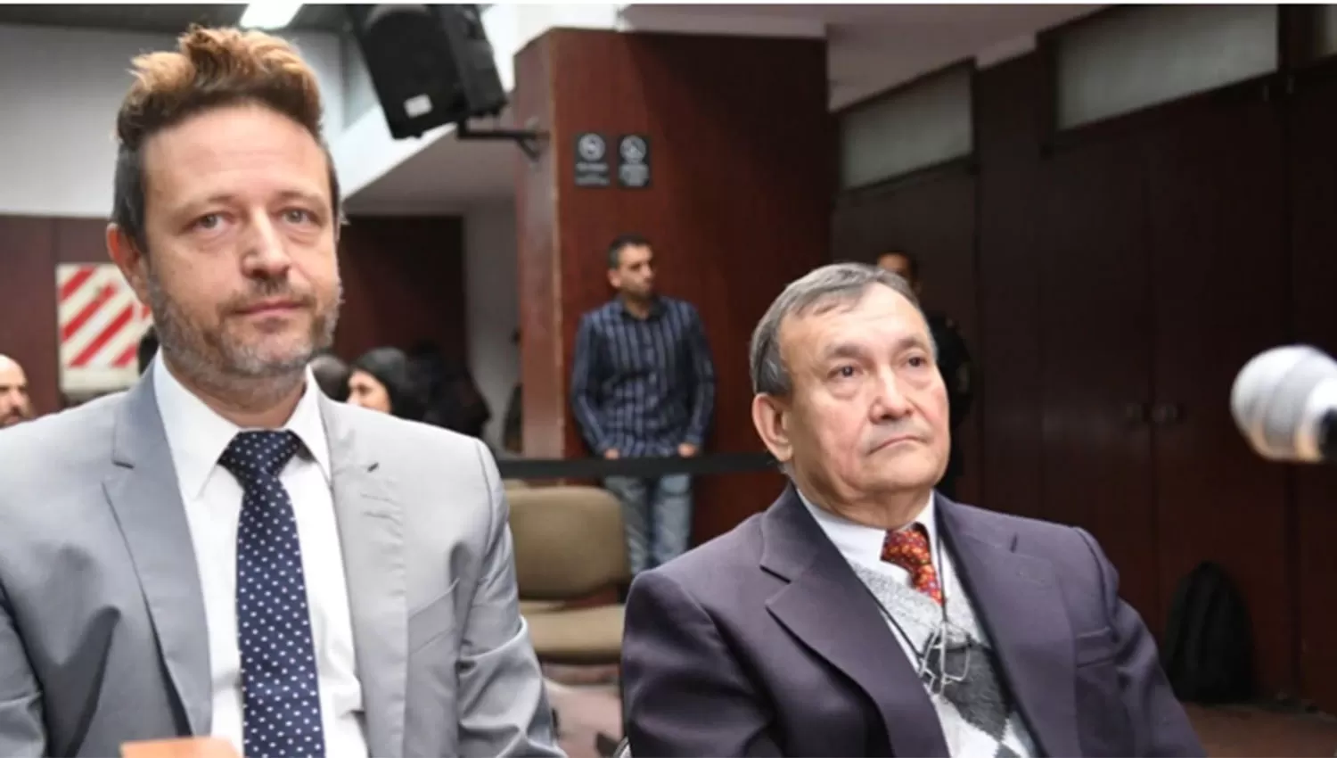 Lino Villar Cataldo (derecha) y su abogado Diego Szpigiel en la audiencia de hoy