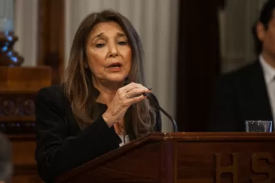 Una mujer gana el concurso para la defensa de niños