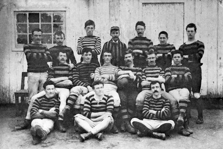 Se dice que en Argentina se juega al rugby desde 1873. Aquí, el equipo de Rosario AC, en 1884.