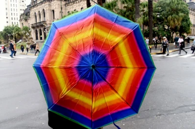 No guardes el paraguas: subiría la temperatura, pero continuaría la probabilidad de lluvias