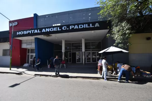 Motoarrebatadores interceptaron a un policía para robarle y le dispararon dos veces en las piernas