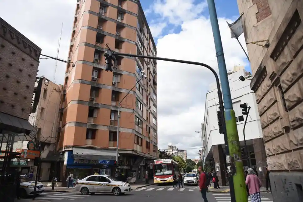 CÁMARAS. La joven dijo que el motochorro podría haber sido filmado. 