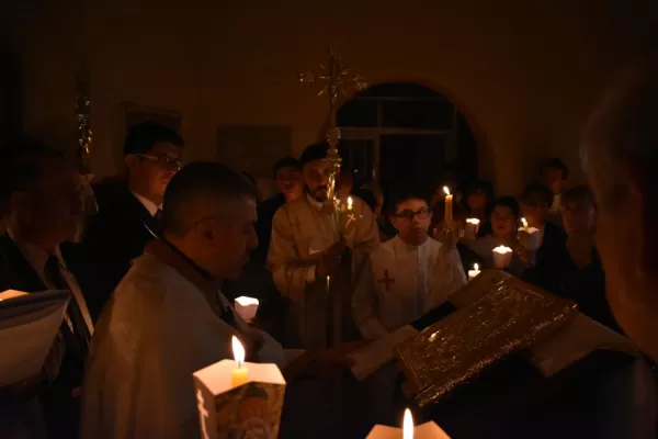 La comunidad católica ortodoxa celebrara hoy su noche de Pascua