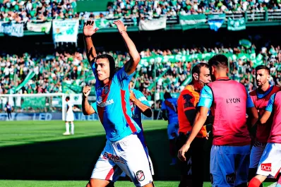 Arsenal venció a Sarmiento y volvió a Primera