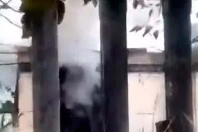 El fuego en una casa abandonada despertó a los vecinos, que fueron socorridos por los Bomberos