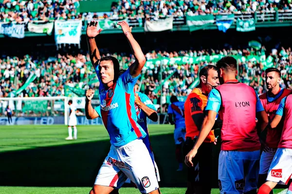 Arsenal venció a Sarmiento y volvió a Primera