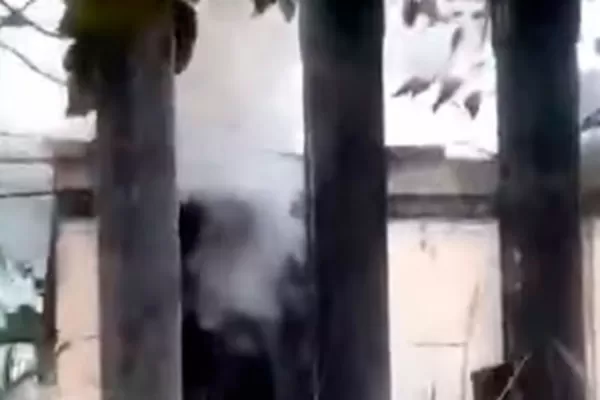 El fuego en una casa abandonada despertó a los vecinos, que fueron socorridos por los Bomberos