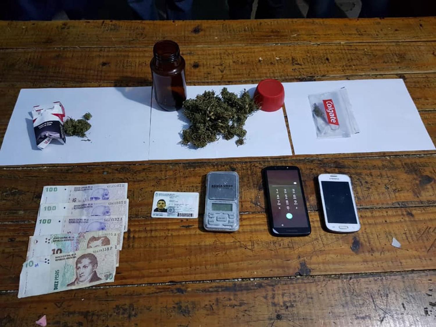 Droga, dinero, celulares y más: la policía incautó de todo durante el fin de semana