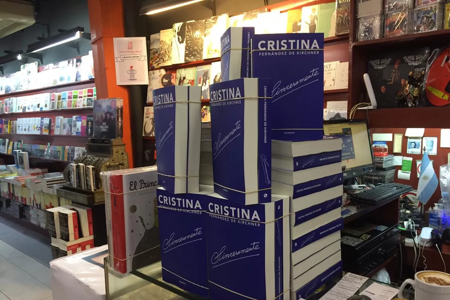 ÉXITO EN VENTAS. En Tucumán, el libro está agotado.