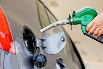 Por las subas de precios, volvió a caer fuerte el consumo de combustibles