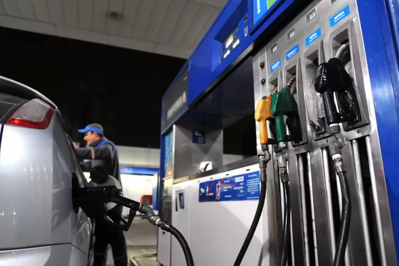 Vuelve a aumentar la nafta: costará $ 46,56 la súper en Tucumán