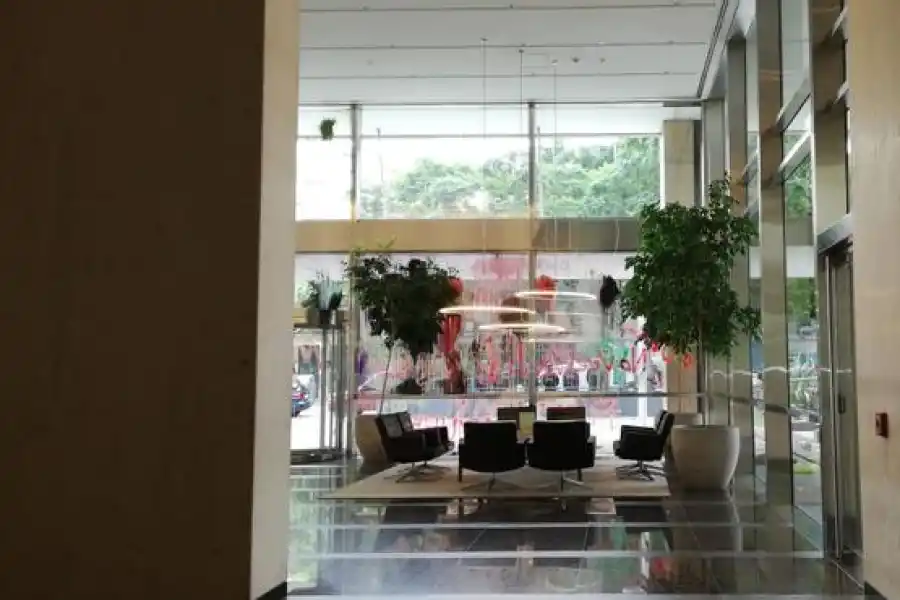 Paro nacional: violentaron el edificio del banco que mide el riesgo país