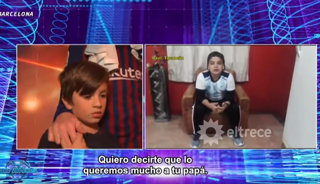 ATENTO. Thiago mira el video de Axel, hincha de Atlético. CAPTURA DE VIDEO