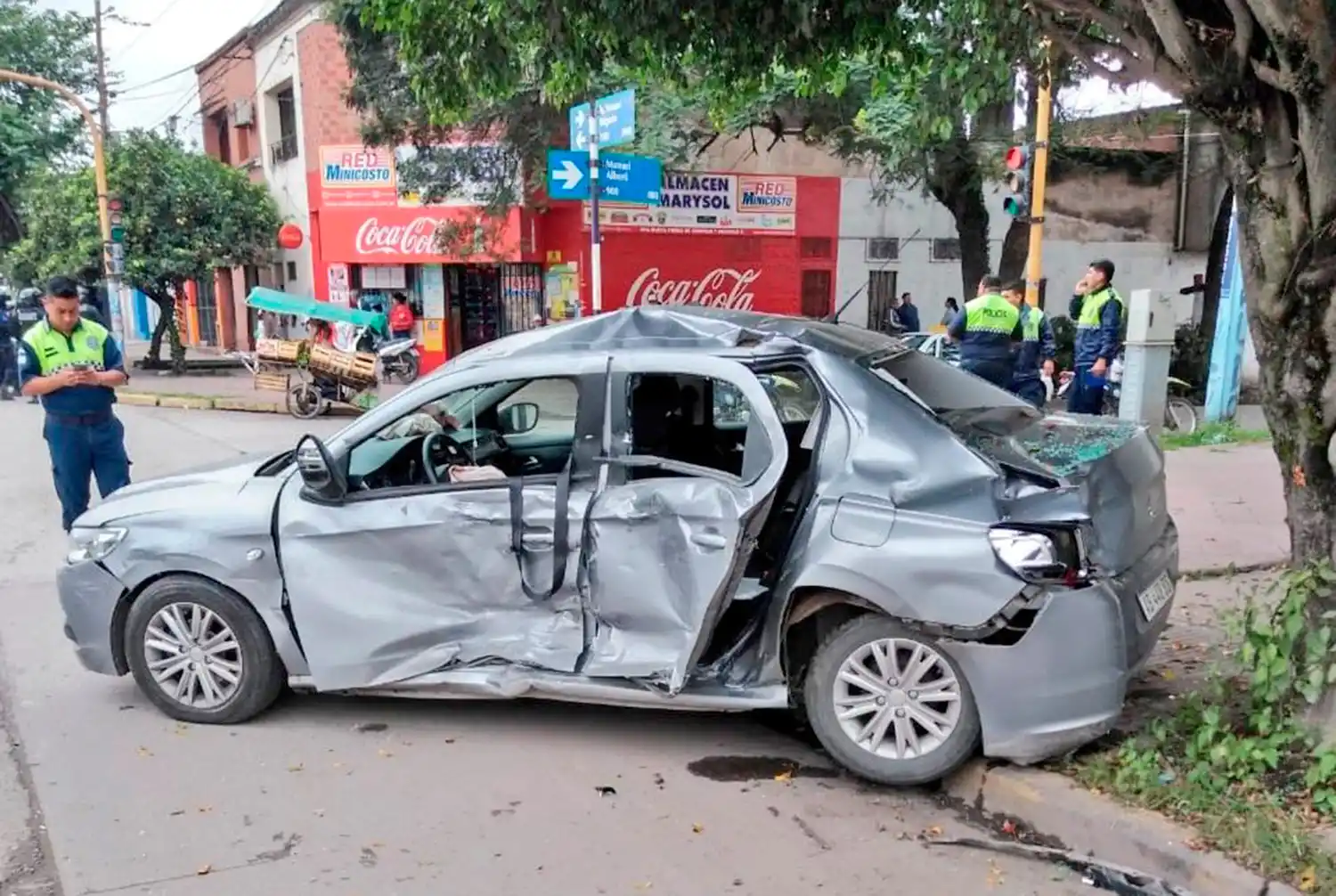 Un patrullero que se dirigía a un operativo protagonizó un triple choque