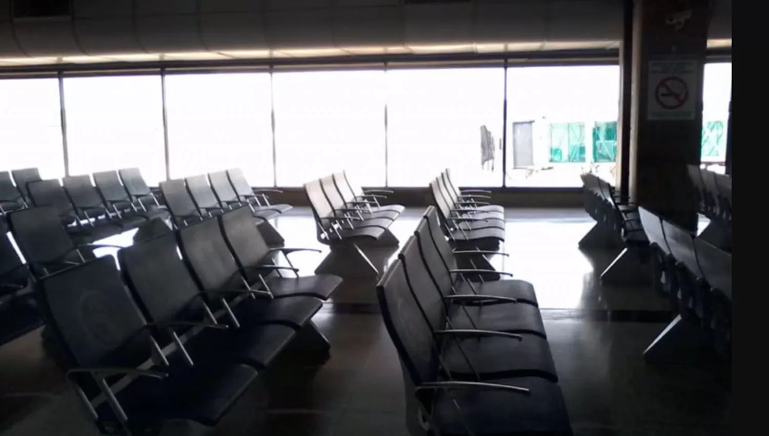 SIN ACTIVIDAD. Las cancelaciones de vuelos mantienen vacías algunas salas del aeropuerto de Caracas.